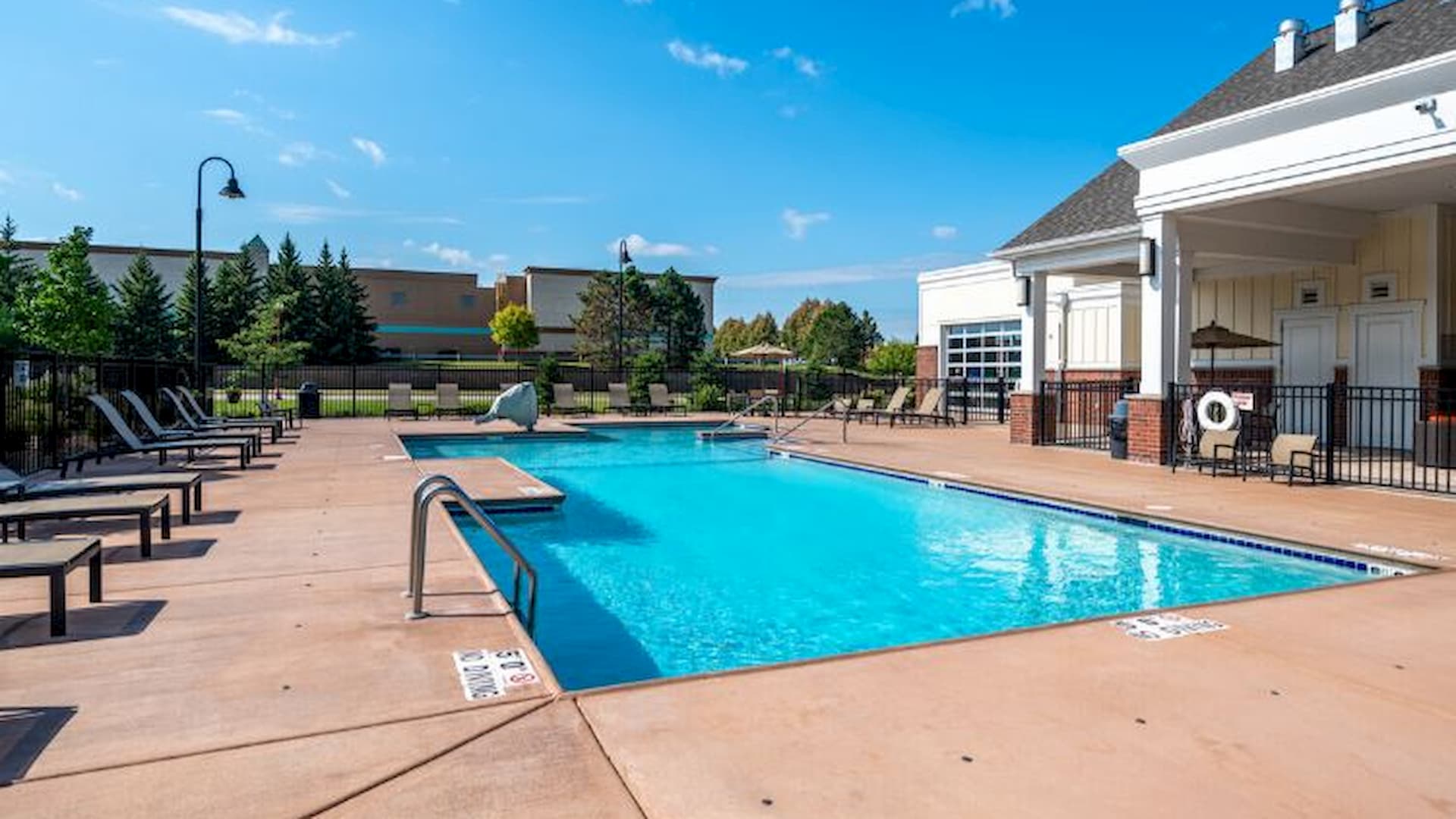 apple valley community pool